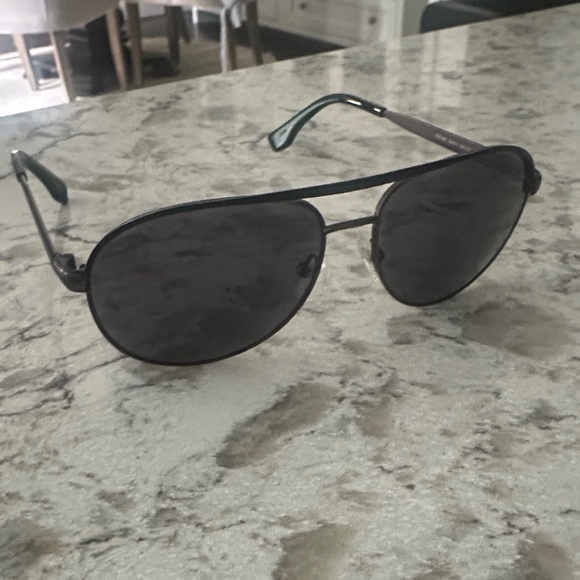 HD Black Aviator Sunglasses - Picture 4 of 6